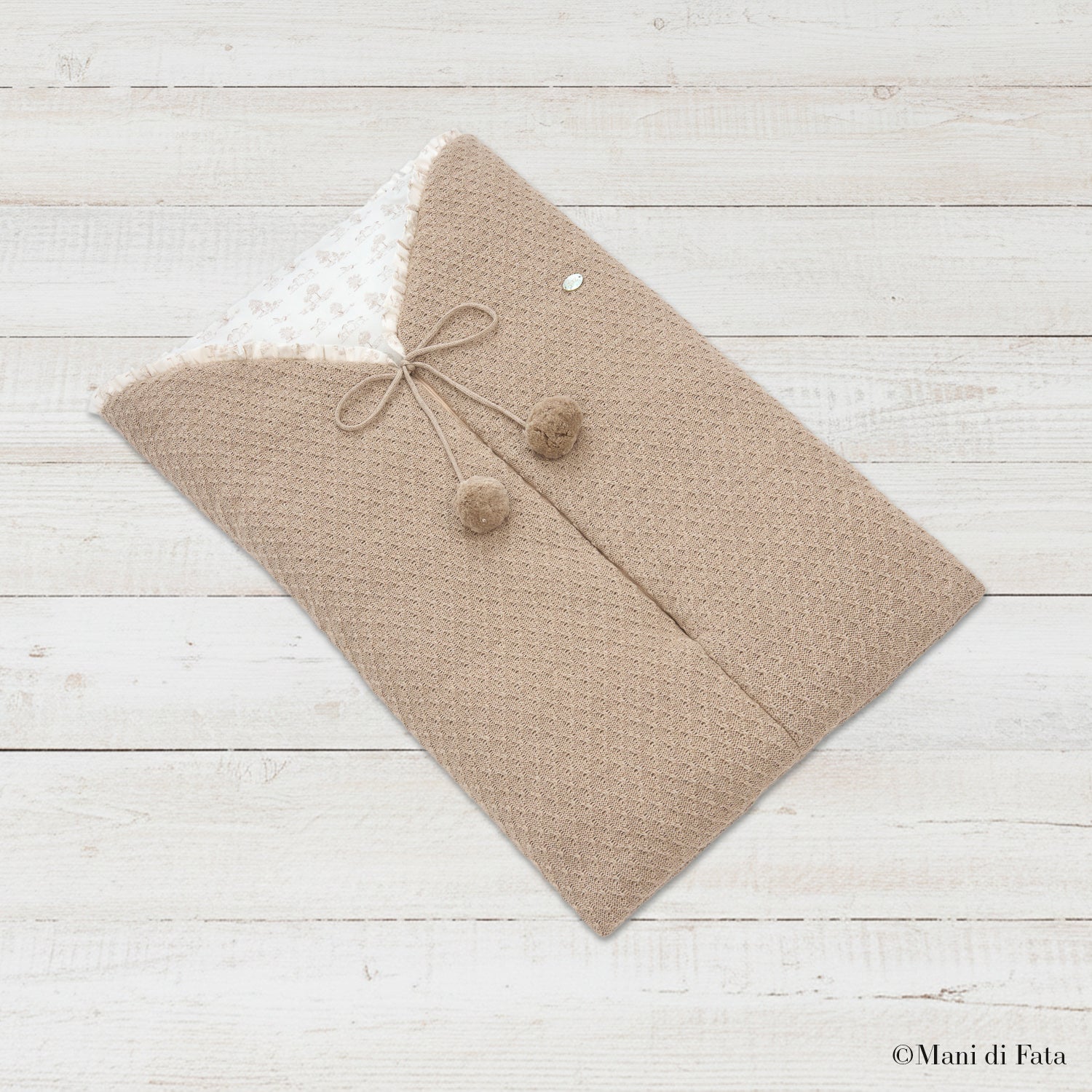 Sacco nanna in lana beige con pompon