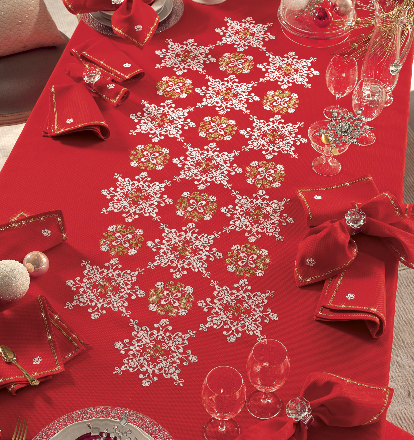 Kit tovaglia rossa da 8 in tela Aida da ricamare a punto croce in bianco e oro