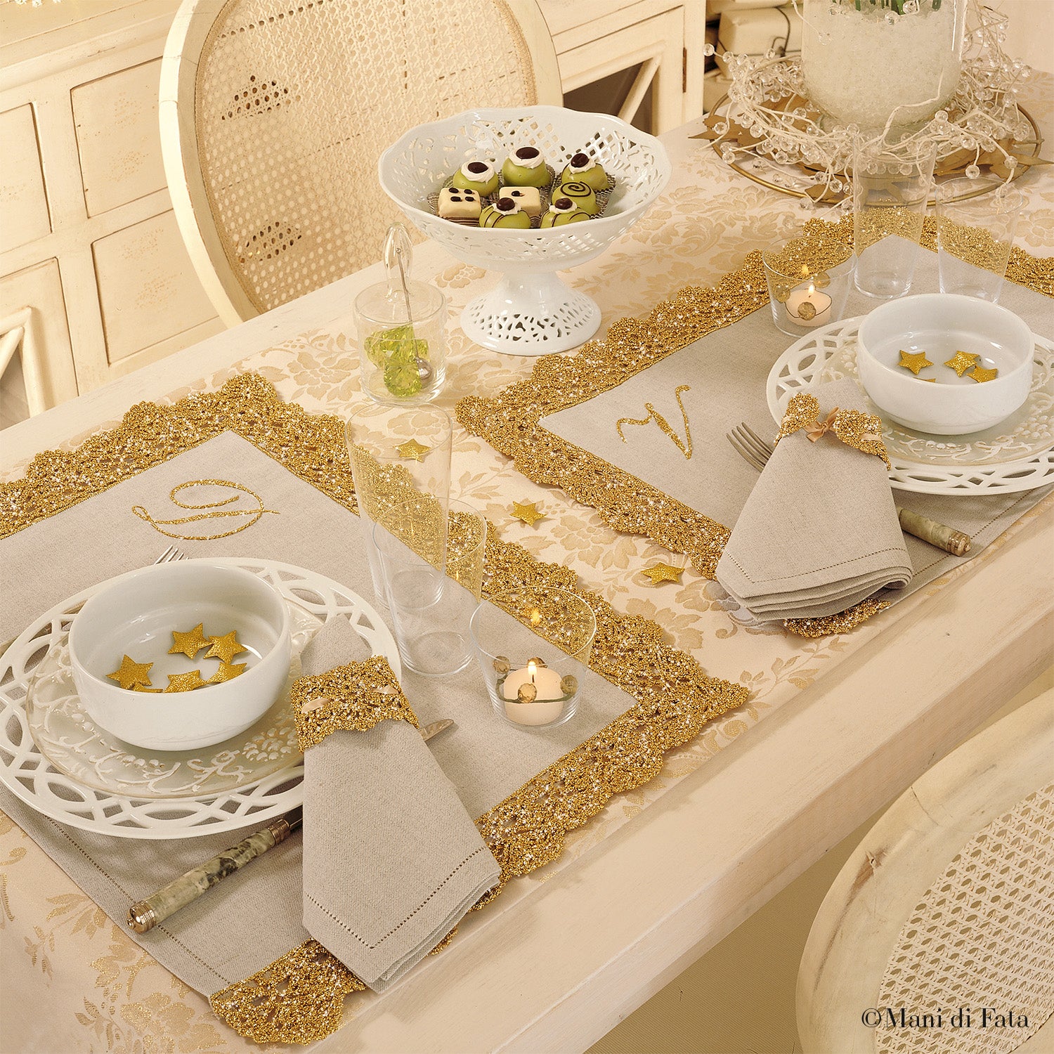 Kit americano misto lino greggio rifinito a uncinetto in oro