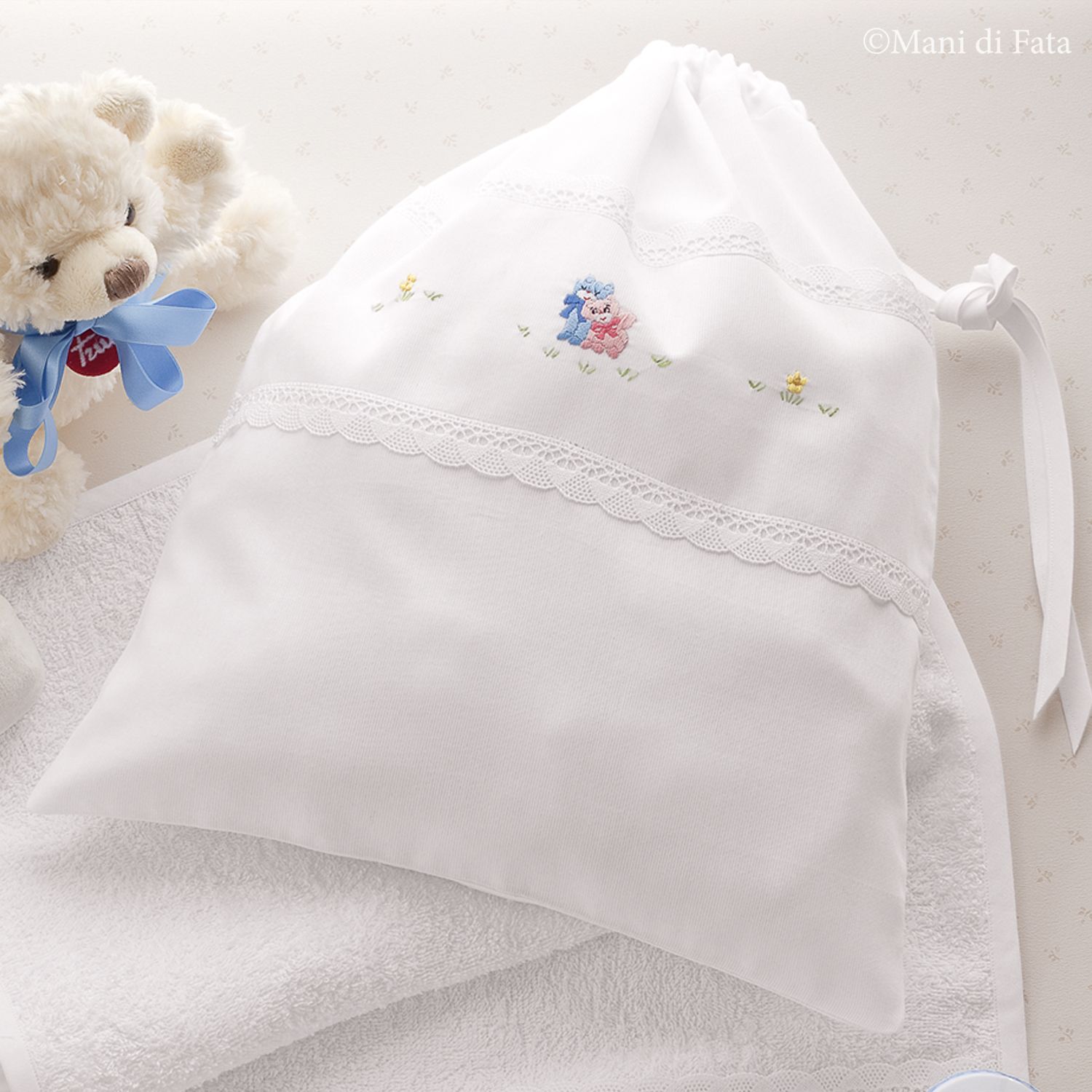 Sacca asilo baby in cotone ricamata a mano 'Gattini'