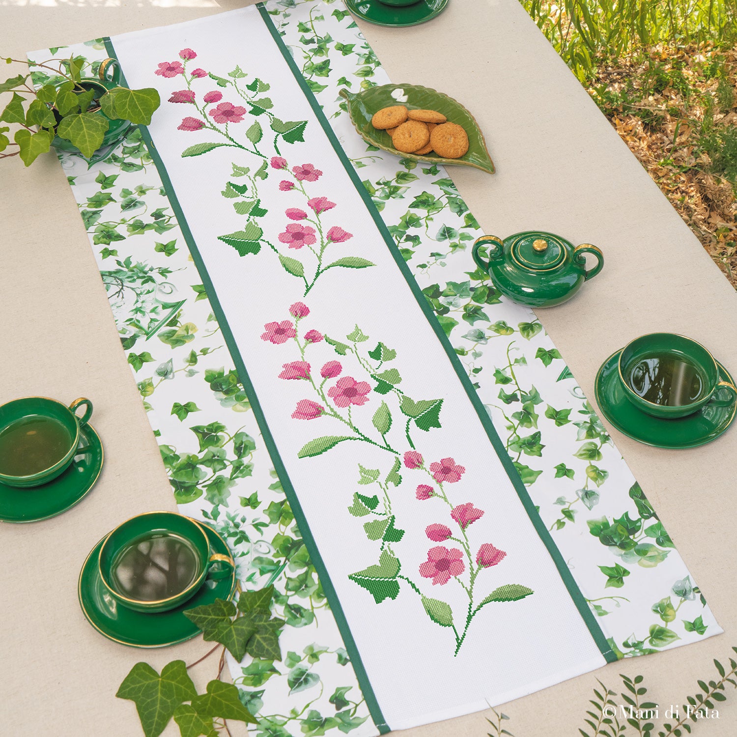 Kit runner Edera Fiori rosa ricamo punto croce