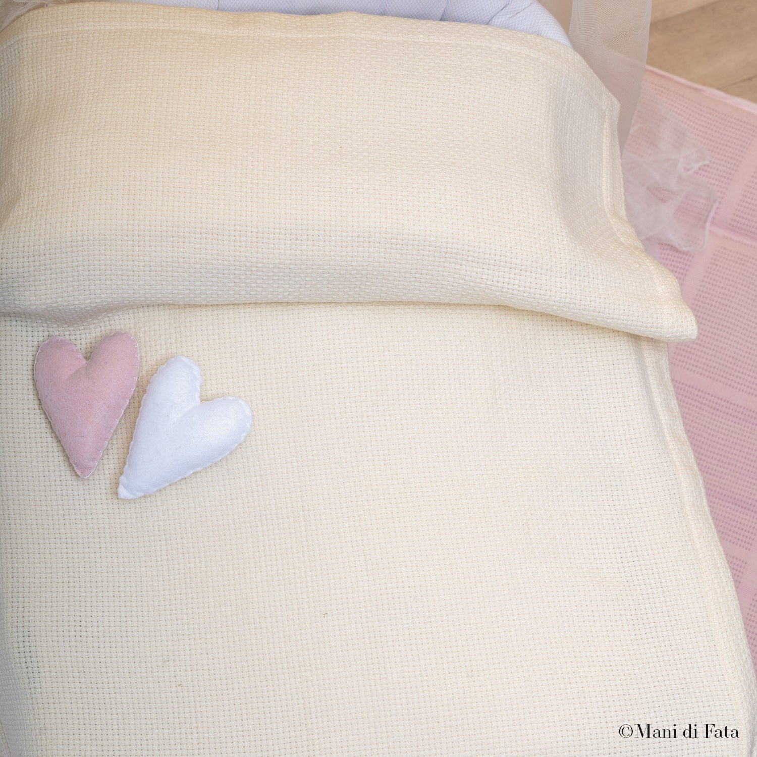 Copertina Culla in lana da ricamare a punto croce