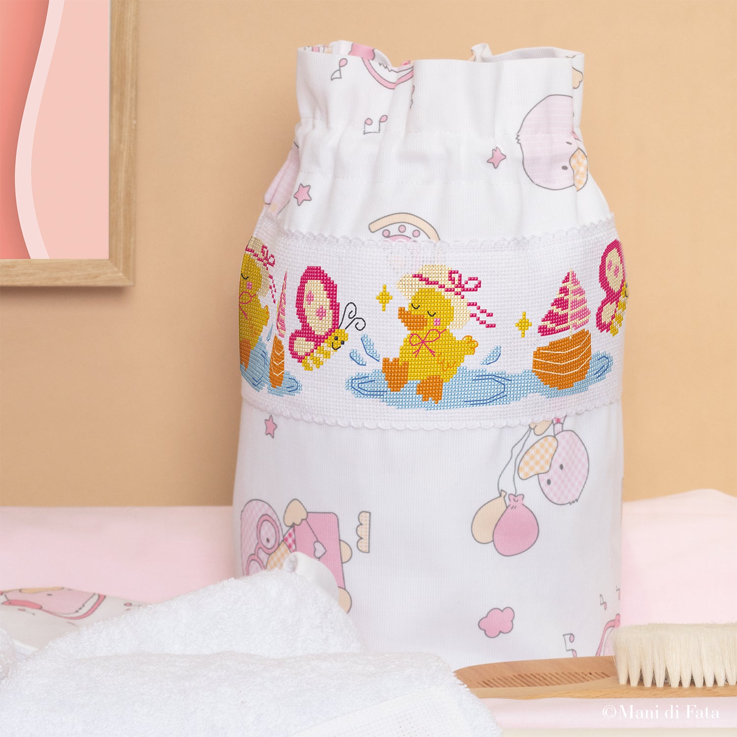 Kit sacca portatutto fantasia paperotti rosa da ricamare a punto croce con motivi estivi