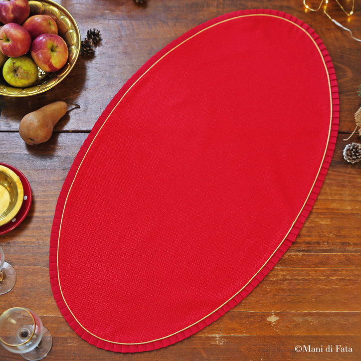 Centro ovale natalizio con filo oro ricamo punto croce