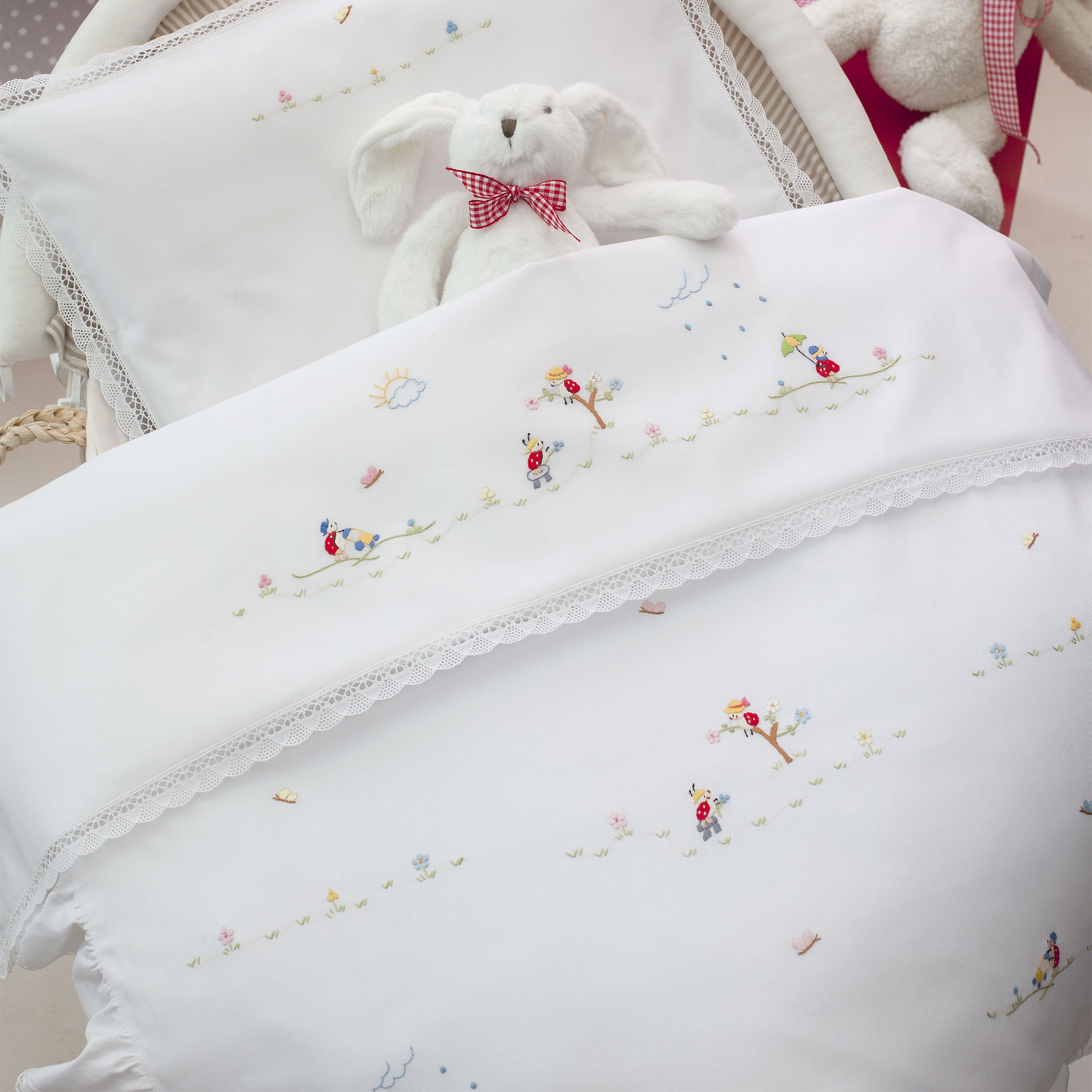 Lenzuolino culla in cotone ricamato a mano coccinelle