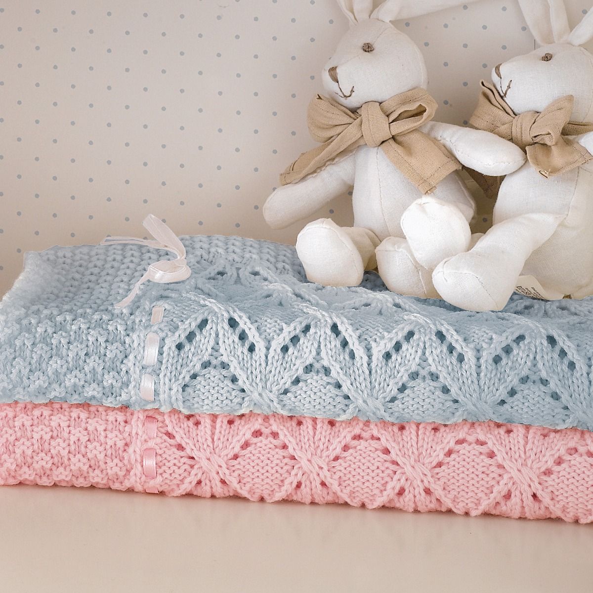 Copertina culla in lana celeste motivo trafori