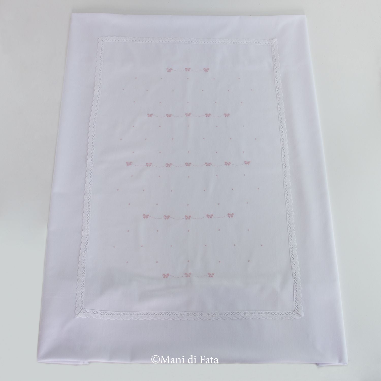 Copertina lettino in cotone ricamo a mano fiocchi