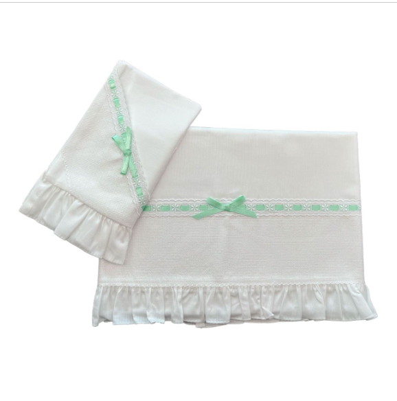 Completo culla ricamo punto croce e passanastro verde