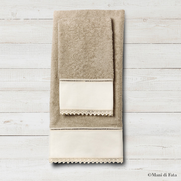 Parure spugna tortora con pizzo ricamo punto croce