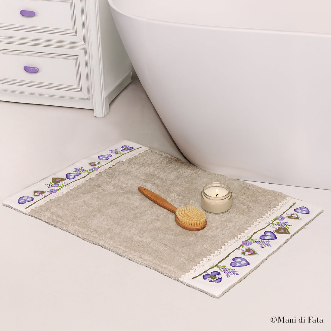 Kit tappeto spugna tortora con pizzo Lavanda ricamo punto croce