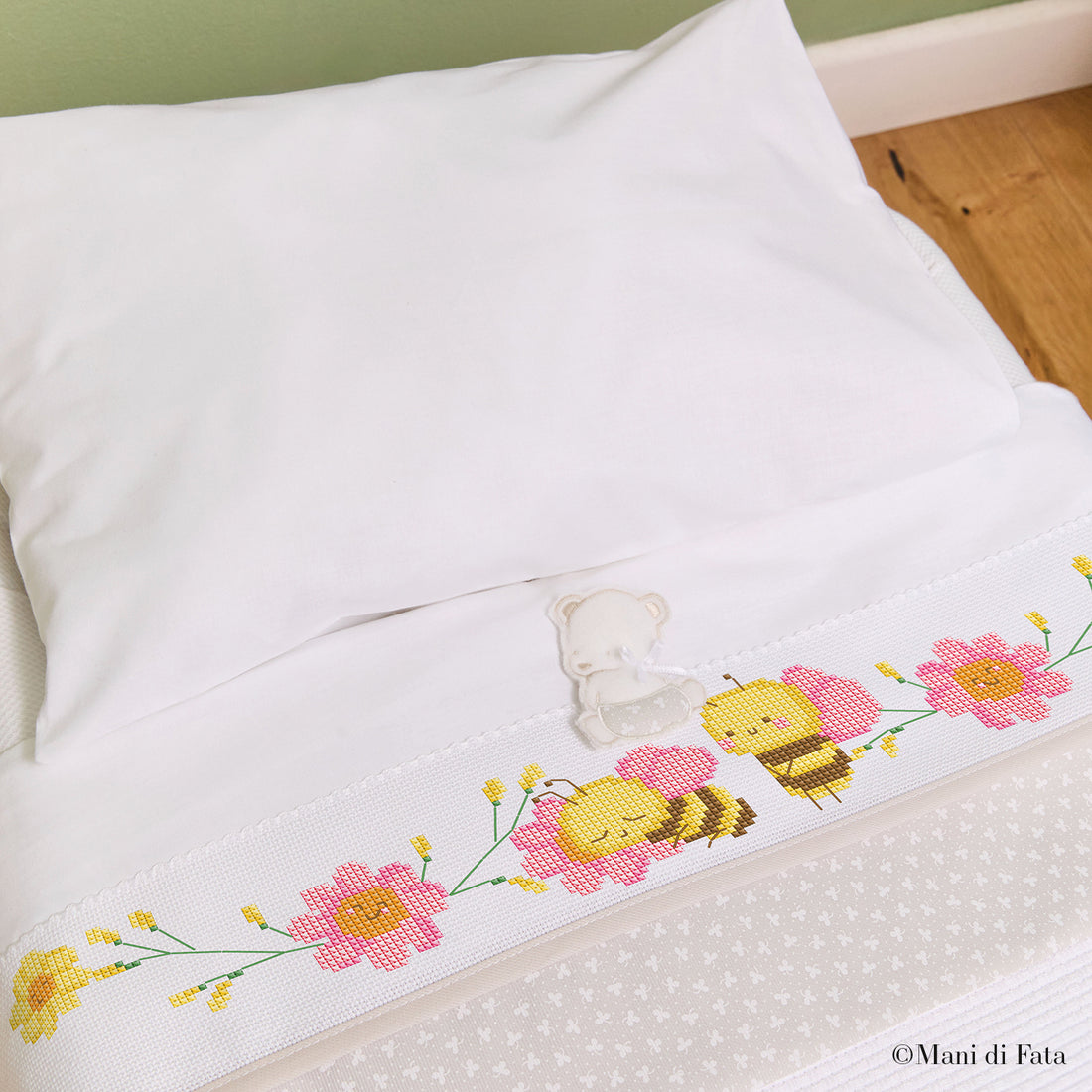 Kit lenzuolino culla orsetto 3D beige Api rosa punto croce