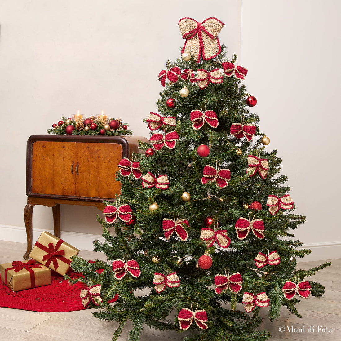 Kit 15 fiocchi oro e bordeaux per albero di Natale a uncinetto