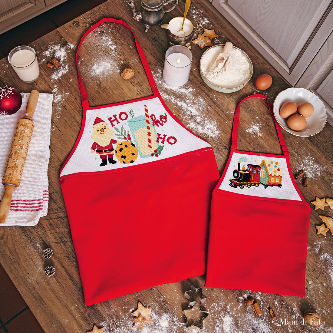 Kit coppia di grembiuli grande e piccolo trenino e Babbo Natale