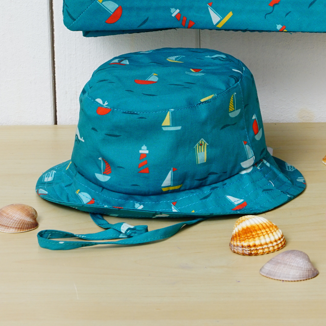 Cappellino bimbo in popeline stampa barchette 