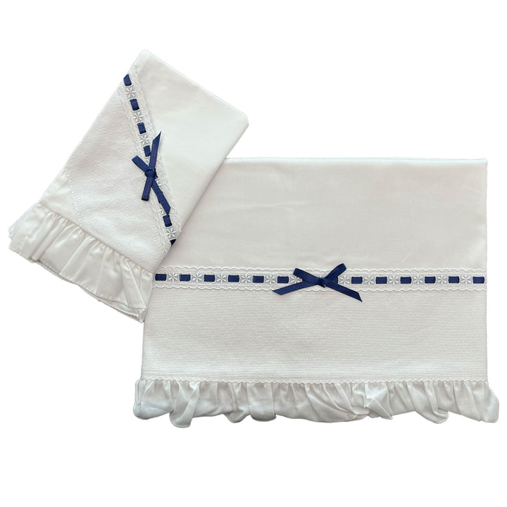 Completo culla ricamo punto croce e passanastro blu