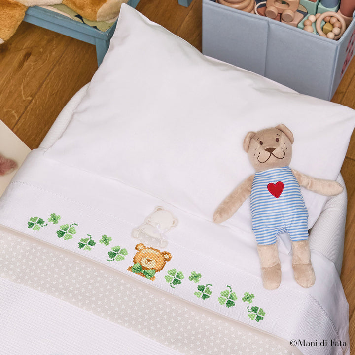 Kit lenzuolino culla Orsetto 3D beige e quadrifogli ricamo punto croce