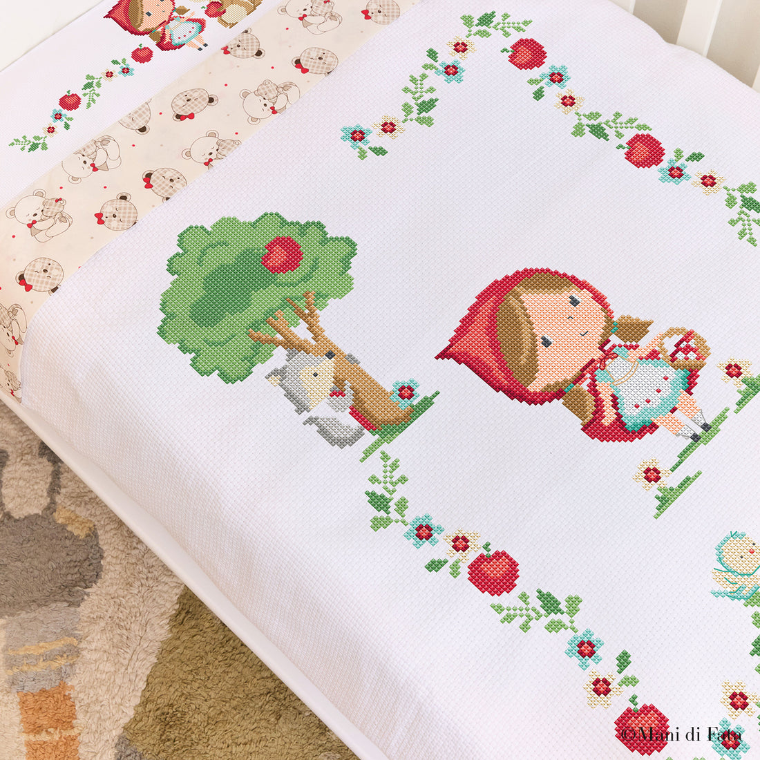 Kit copertina lettino cotone bianco Cappuccetto Rosso punto croce