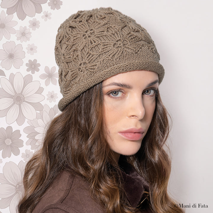 Kit cappello ai ferri con fiori a uncinetto