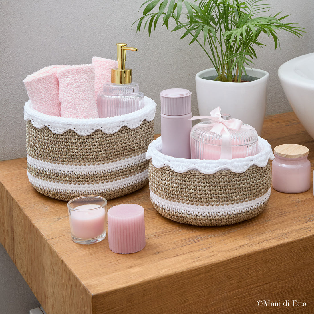 Kit coppia di cestini portatutto bagno avorio e bianco a uncinetto 