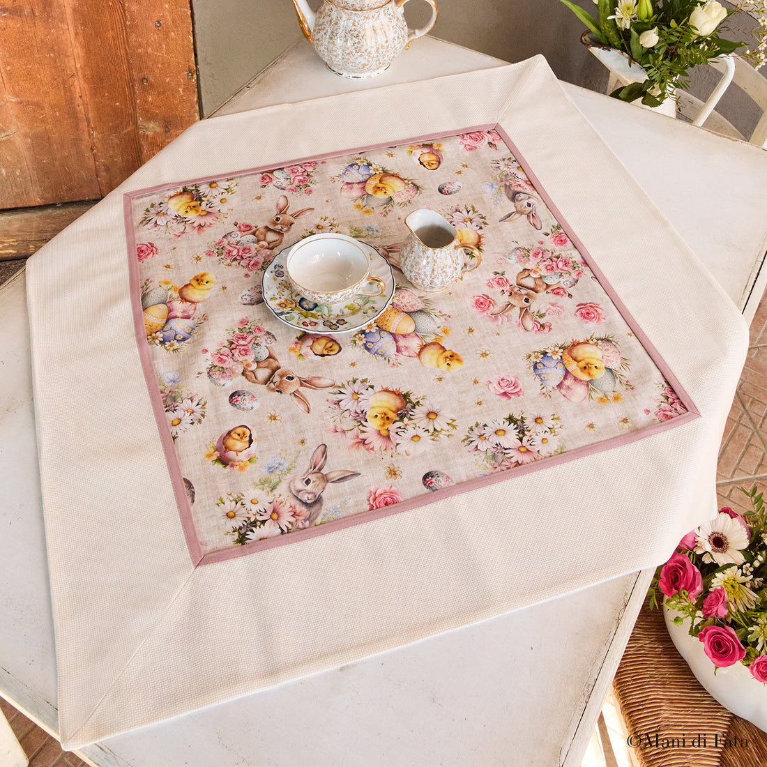 Tovaglietta pasquale Conigli e Fiori ricamo punto croce