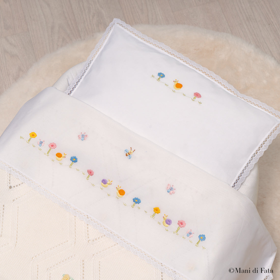 Lenzuolino culla in cotone ricamo a mano Chioccilina