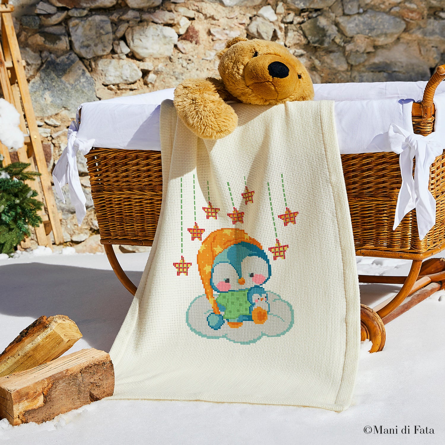 Kit copertina culla in lana da ricamare a punto croce 'Pinguini festivi'