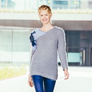 Pullover all'uncinetto con fiore