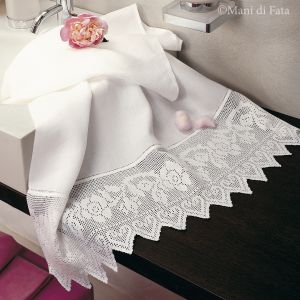 Kit a filet per asciugamano con bordo cuori e fiori